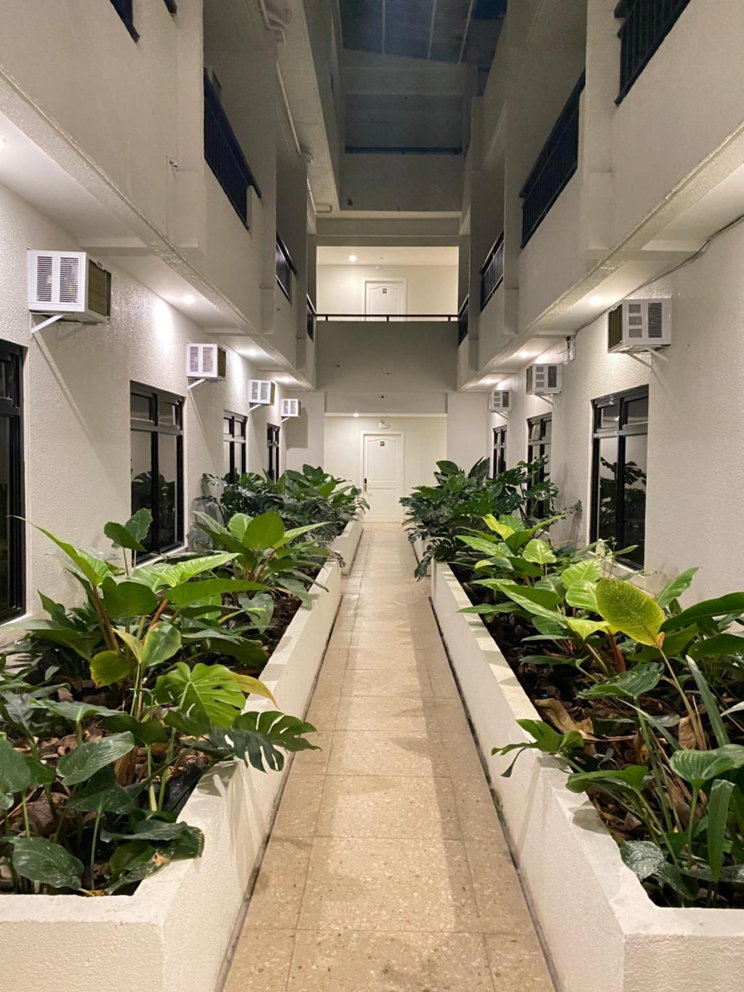 Rudolfo Suites Roxas City Exterior foto