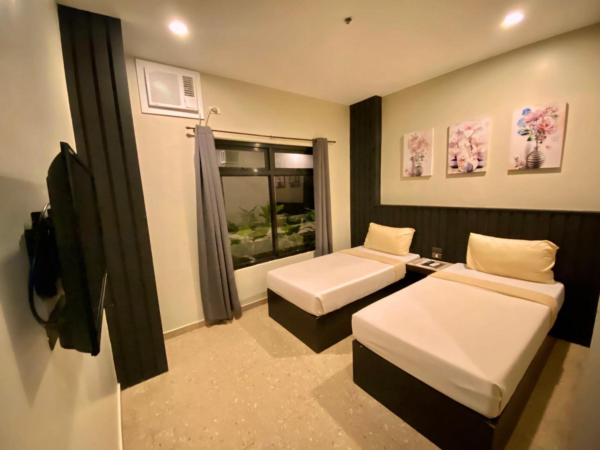Rudolfo Suites Roxas City Exterior foto