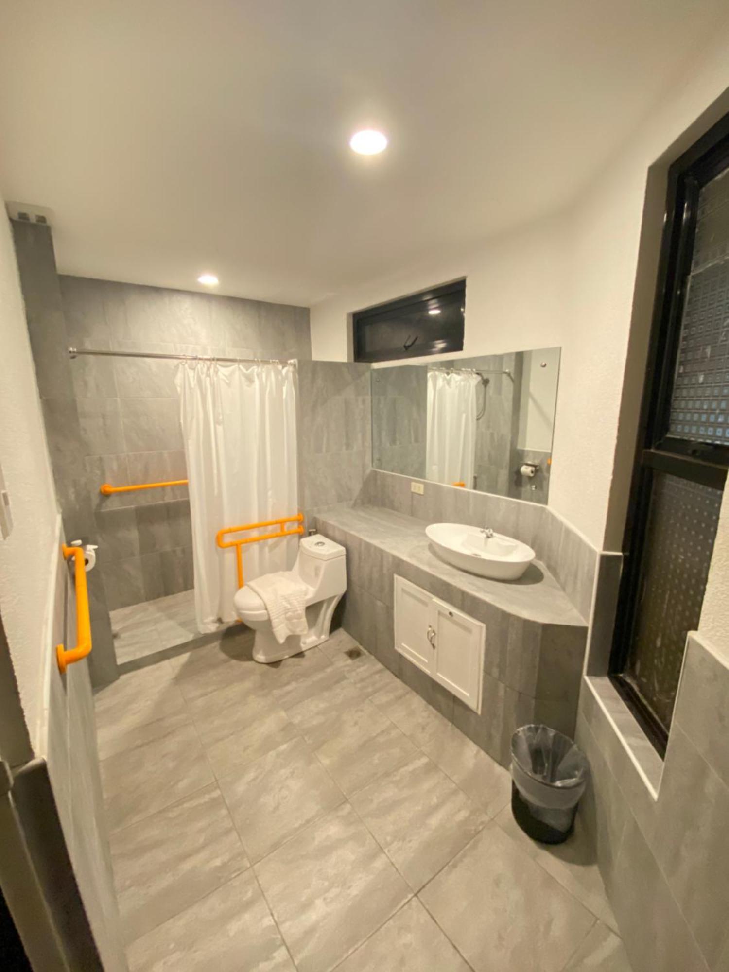 Rudolfo Suites Roxas City Exterior foto