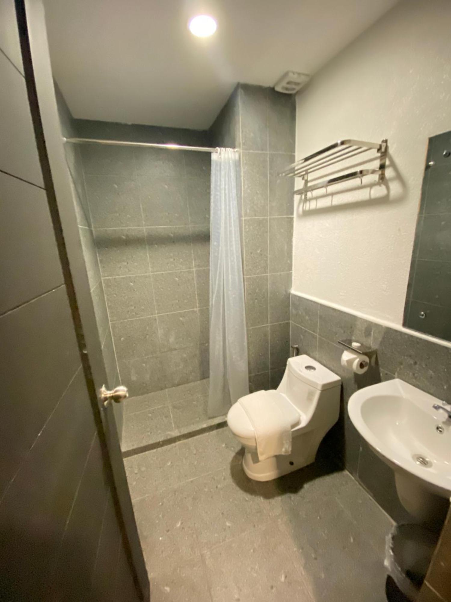 Rudolfo Suites Roxas City Exterior foto