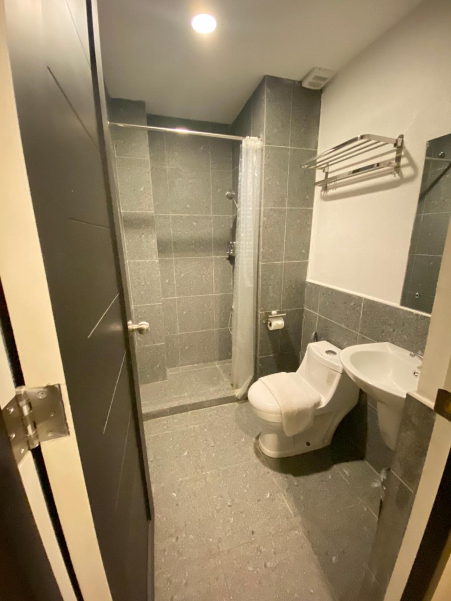 Rudolfo Suites Roxas City Exterior foto